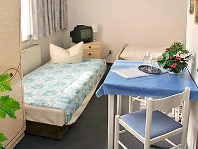 Πανσιόν Annet Garni 3*